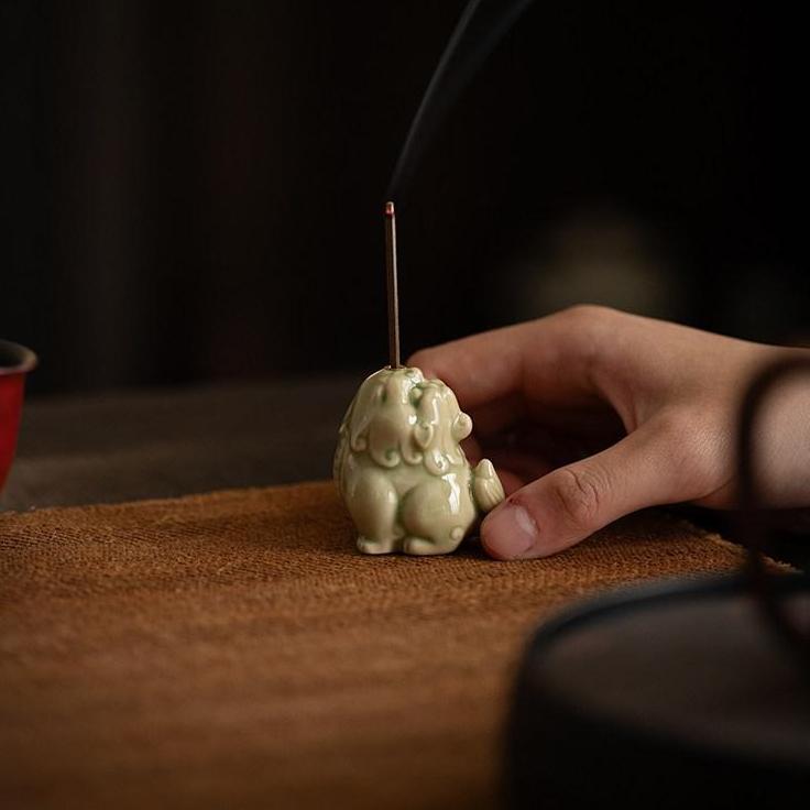 Elegant Celadon Incense Holder Featuring the Mythical 狻猊